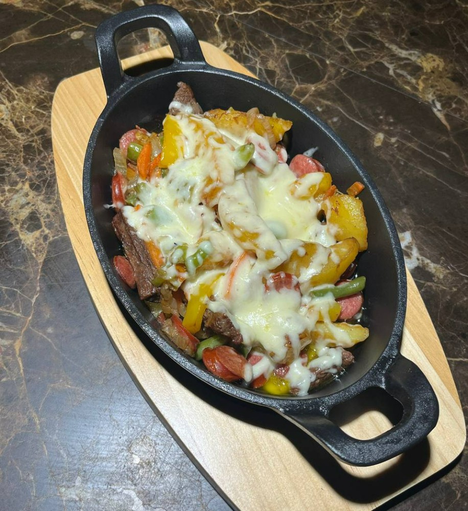 Пательня з копченостями