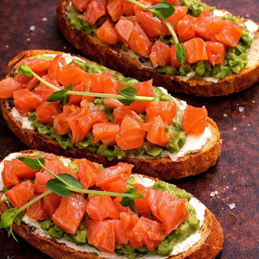 Брускета з рибою