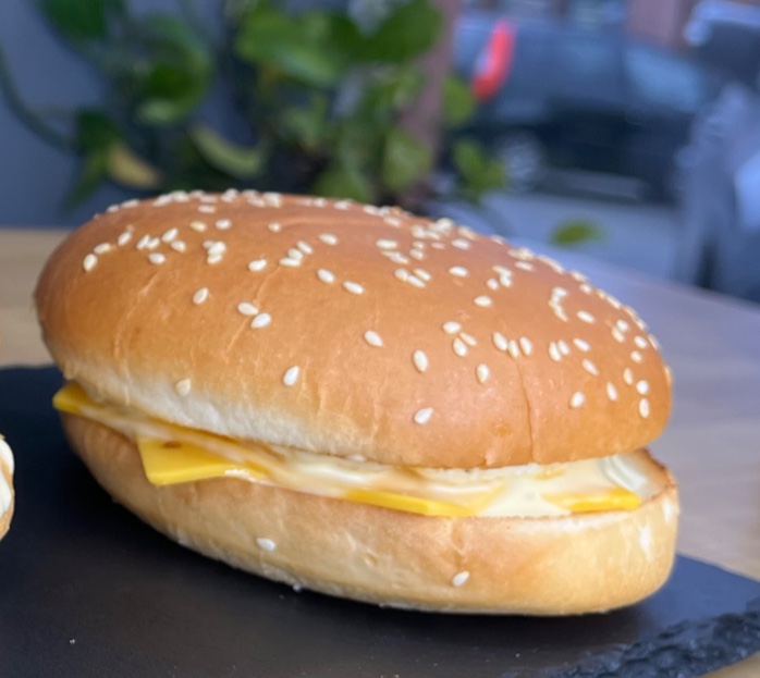 Сендвіч з яйцем і сиром