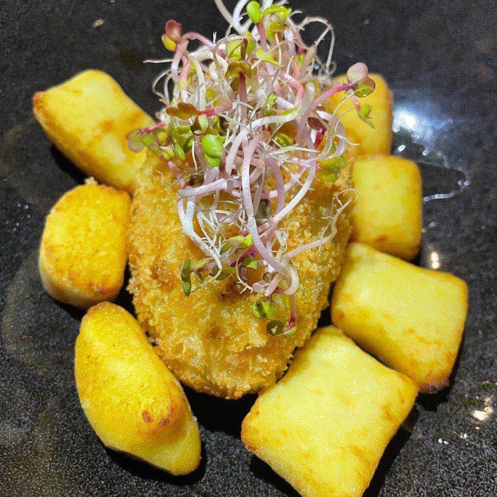 Котлета по-київськи з ньоками фрі