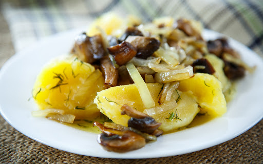 Картофель жареный с салом и грибами