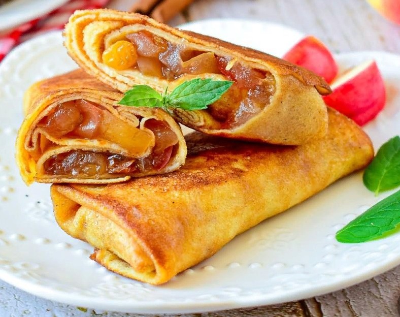 Млинці з яблуко та корицією
