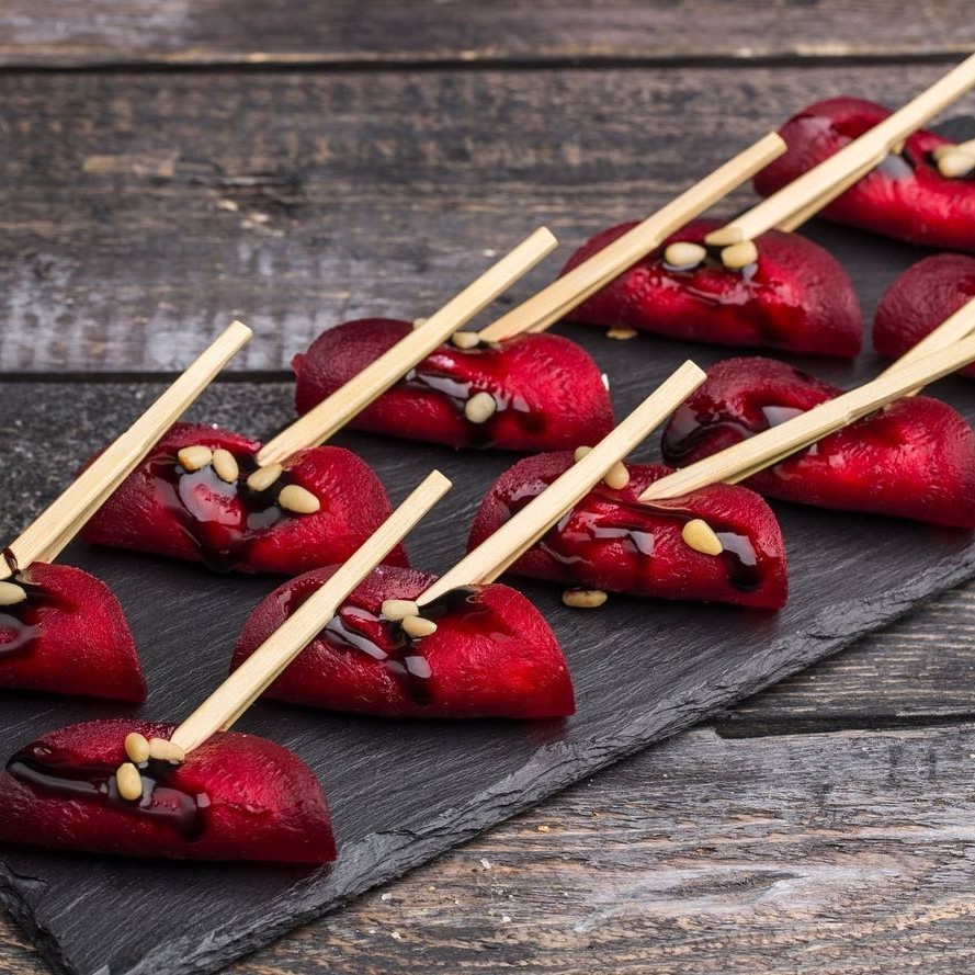 Канелоне з буряка та ніжного веганського сиру