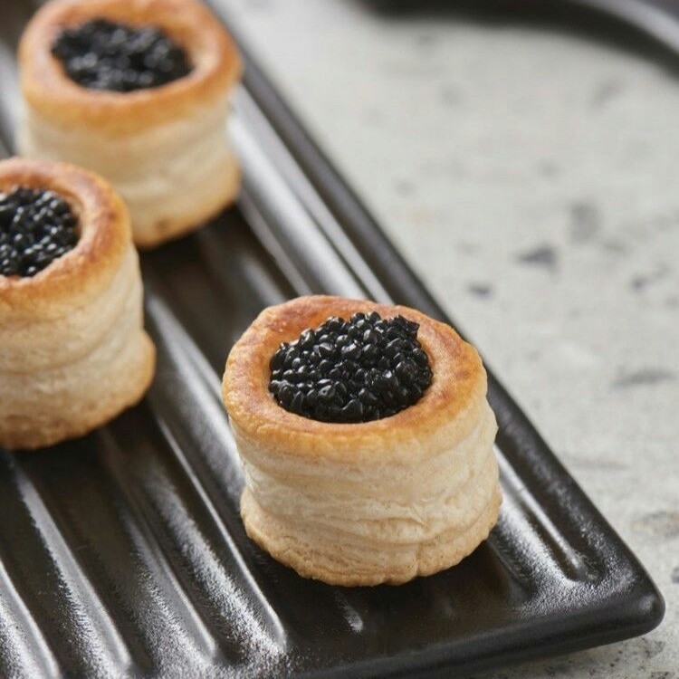 Вол-о-Ван (vol-au-vent) з веганською чорною ікрою