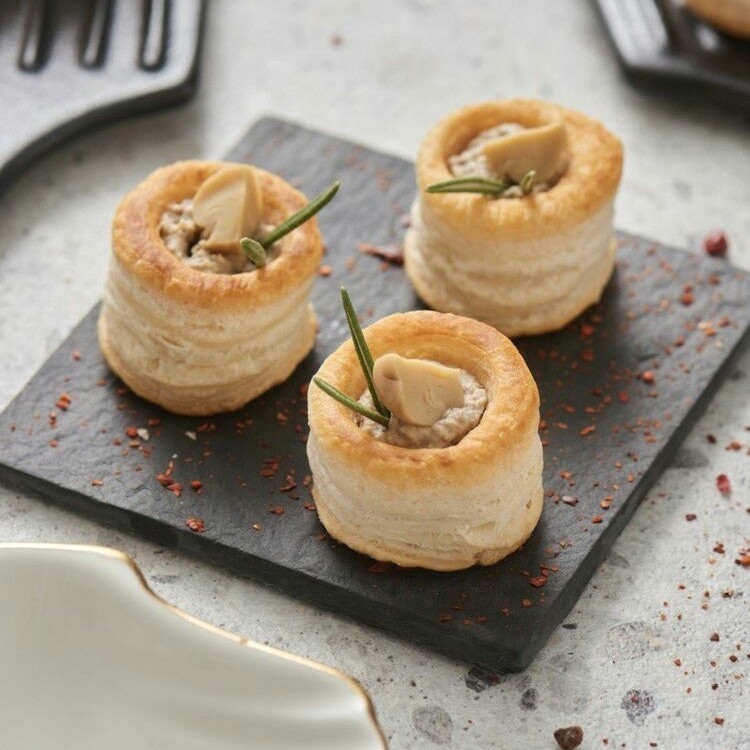 Вол-о-Ван (vol-au-vent) з грибною тапенадою
