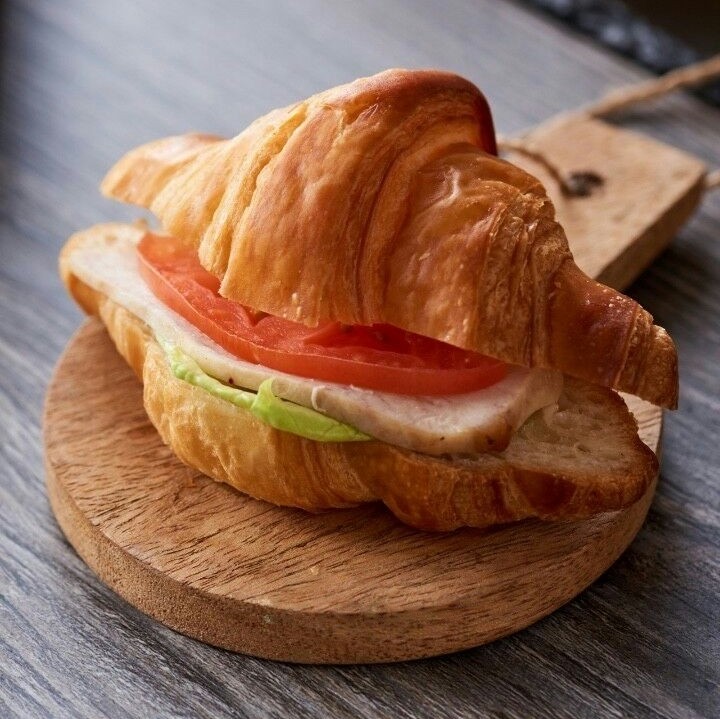 Міні круасан з салатом Цезар