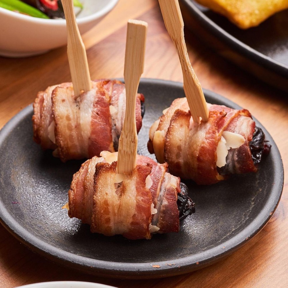 Чорнослив у веганському беконі