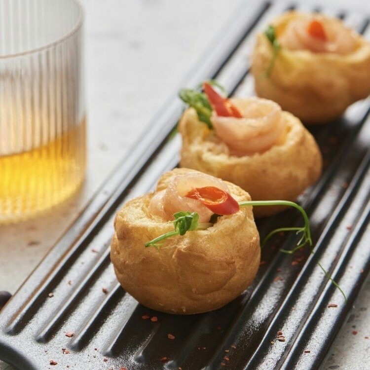 Профітроль з веганською куркою пастрами та перцем