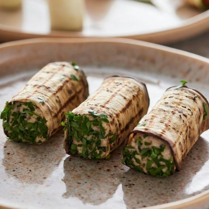 Рулетики з баклажанів з сирно- горіховою начинкою