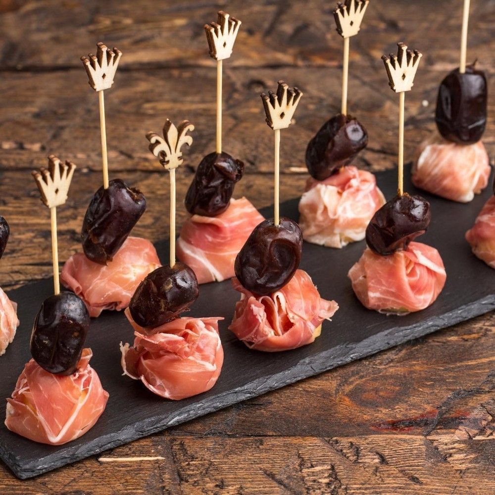 Канапе з веганським хамоном та грушею