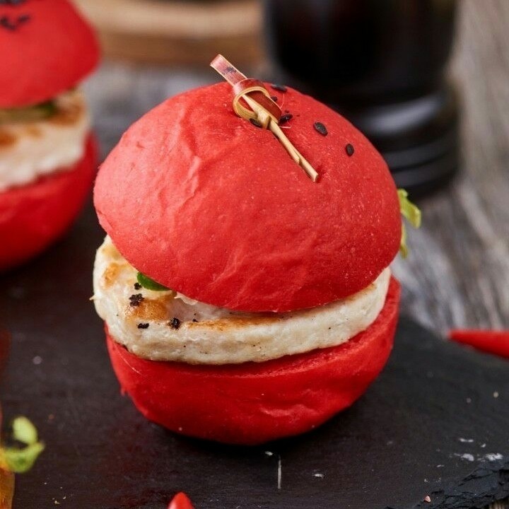 Червоний слайдер з рослинним