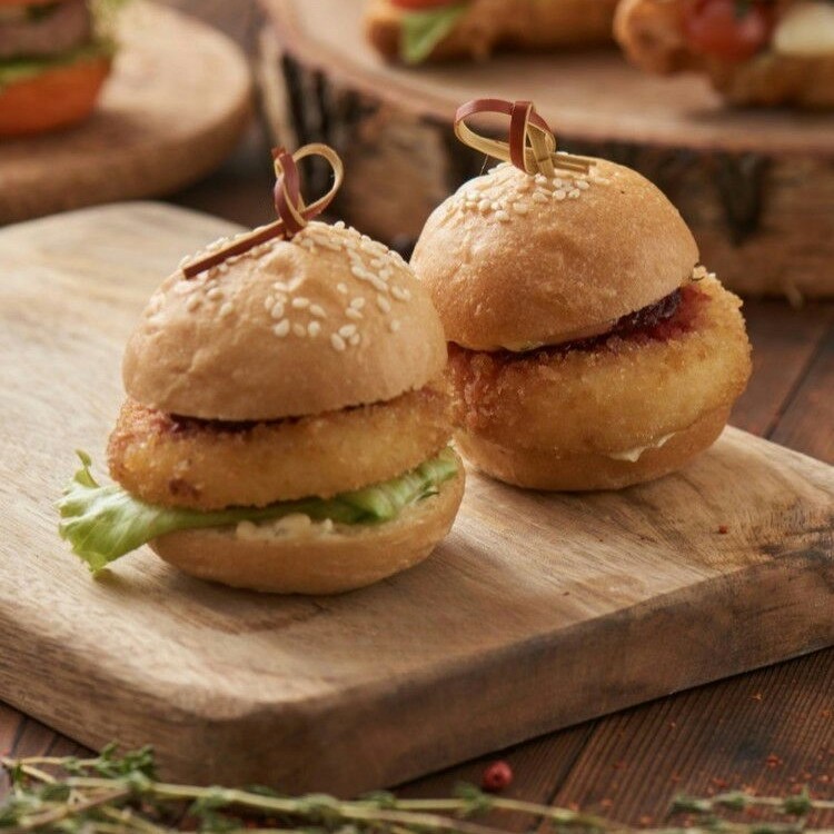 Білий міні слайдер з рослинною сиром Халумі