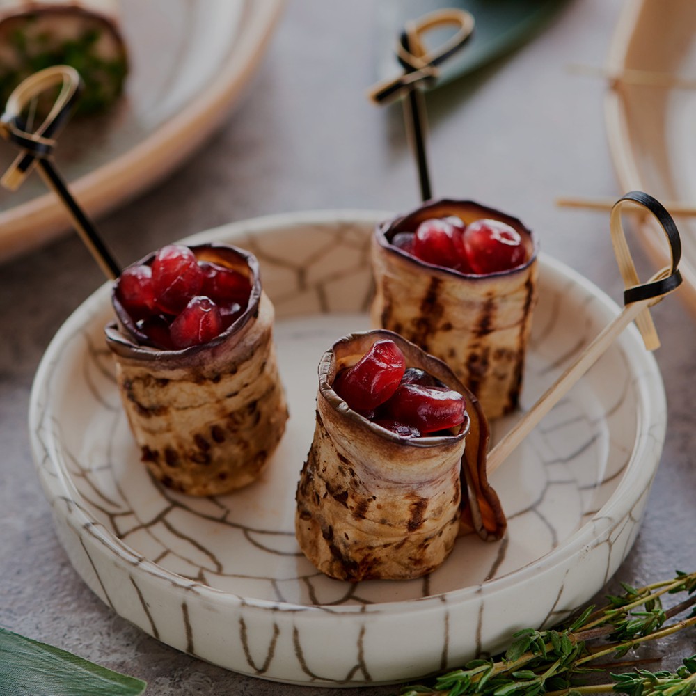 Рол з печеним баклажаном та сиром з гранатом