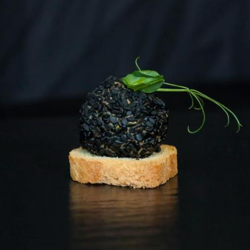 Канапе з кульки паштету а ля Фуа-гра на тості Мельба