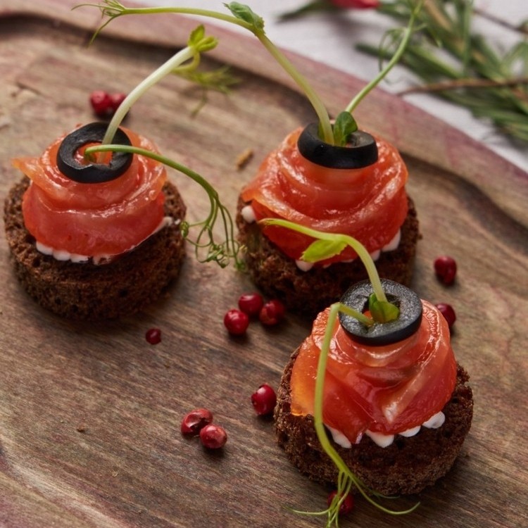 Шифонада з веган лосося на житньому крутоні